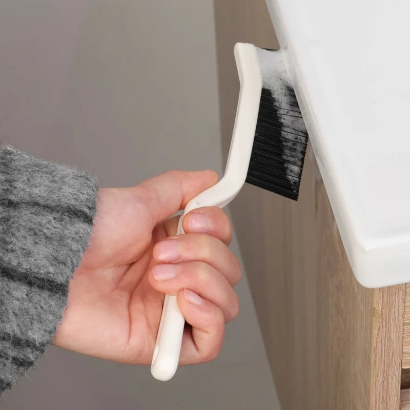Cleaning brush set in use