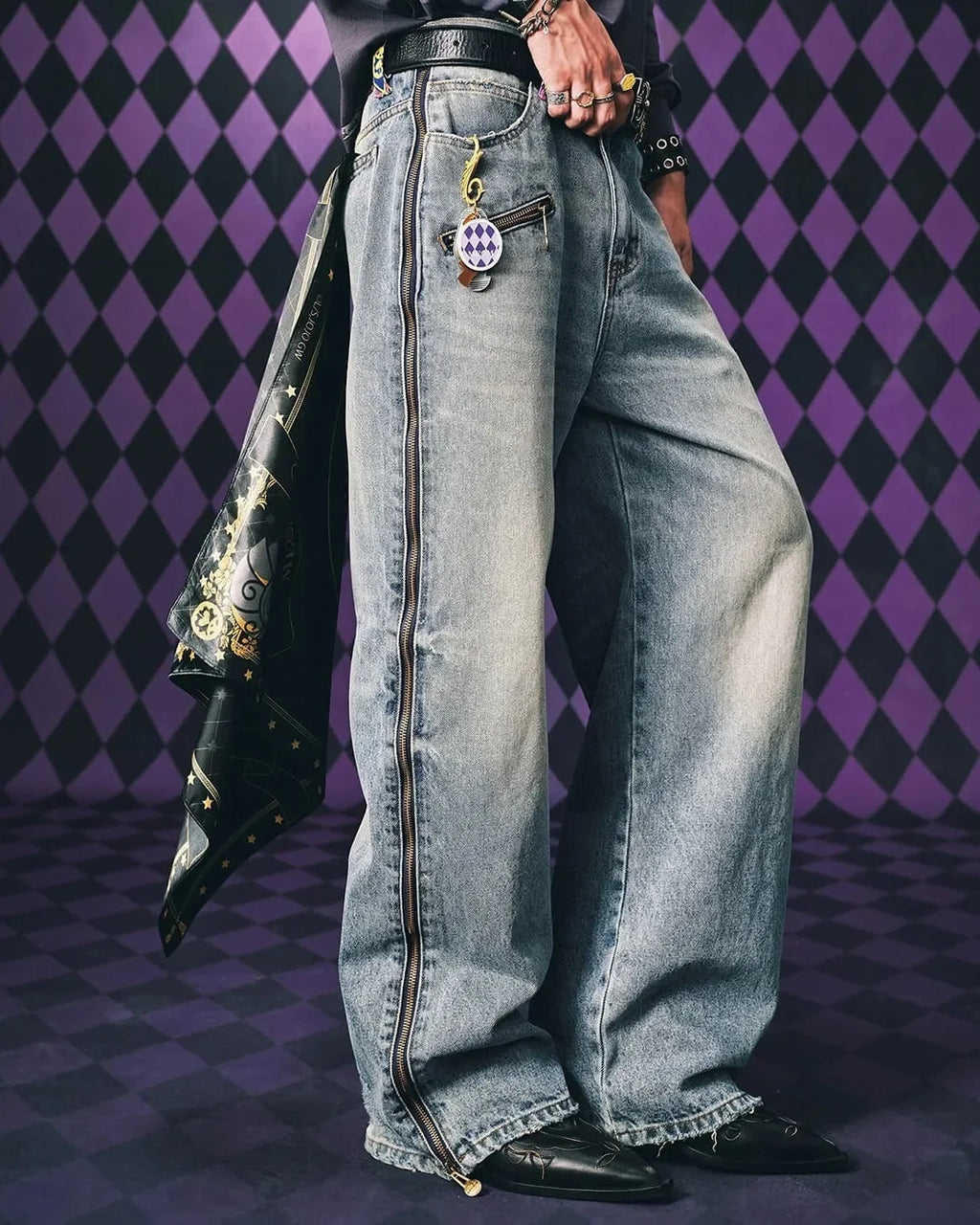 Wide-Leg Baggy Jeans